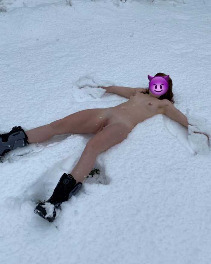 Extreme Photo Shoot / Naked Girl in the Snow - NSFW, Girls, Hips, Booty, Erotic, No panties, Boobs, Piercing, Naked, Pubis, Vagina, Labia, Extreme, Longpost