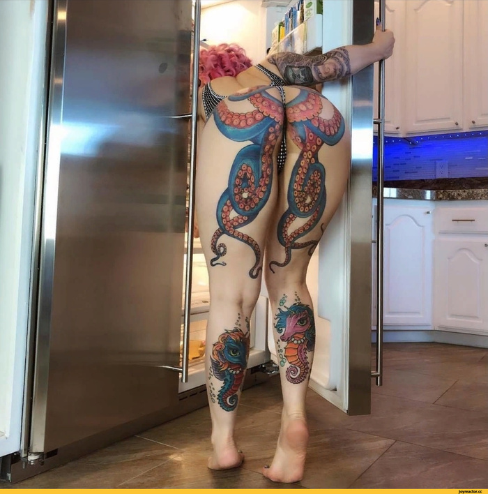 Refrigerator in danger - NSFW, Girls, Refrigerator, Girl with tattoo, Erotic, Hips, Daizha Morgann, Repeat