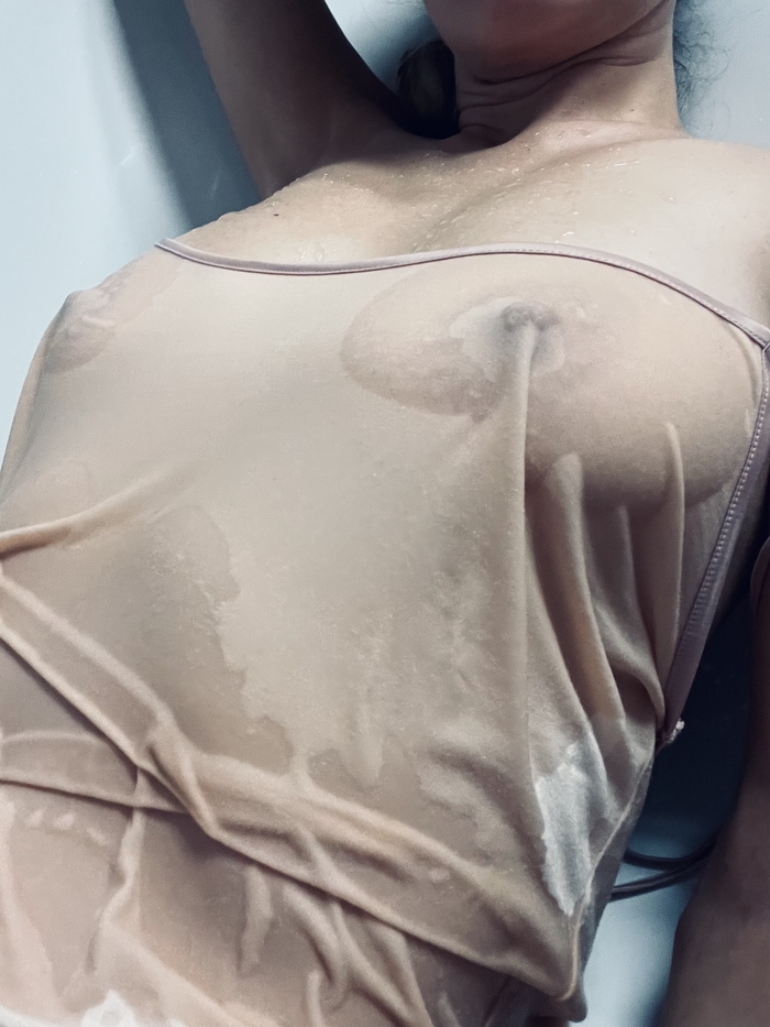 It's a pity that the T-shirt is wet only from water ... - NSFW, My, Homemade, Boobs, Nipples, Body, Erotic, Wet, The photo, Friday, Onlyfans